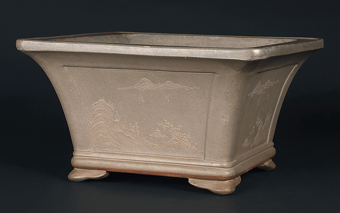 烏泥外縁額面浮彫正方鉢